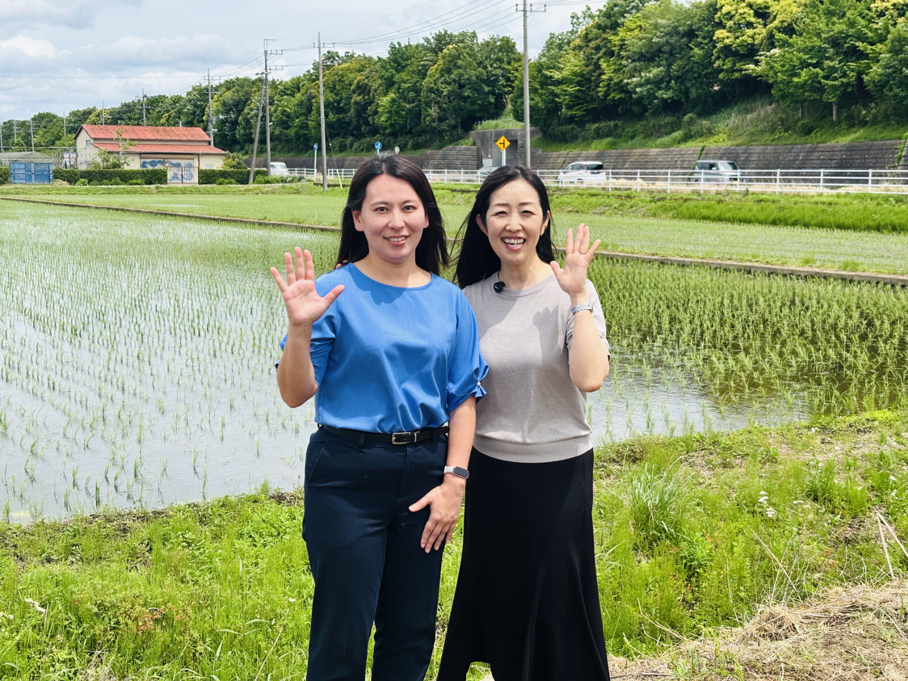 八十八研究所の駿河かおりさんと提携農園のつばめ農園さんとのツーショット